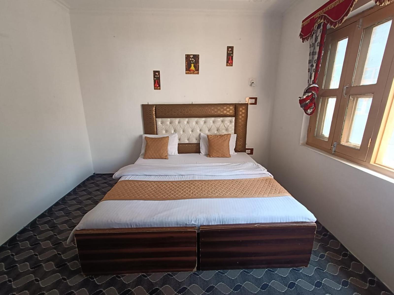 Hotel New Heaven Canal Srīnagar Exterior foto