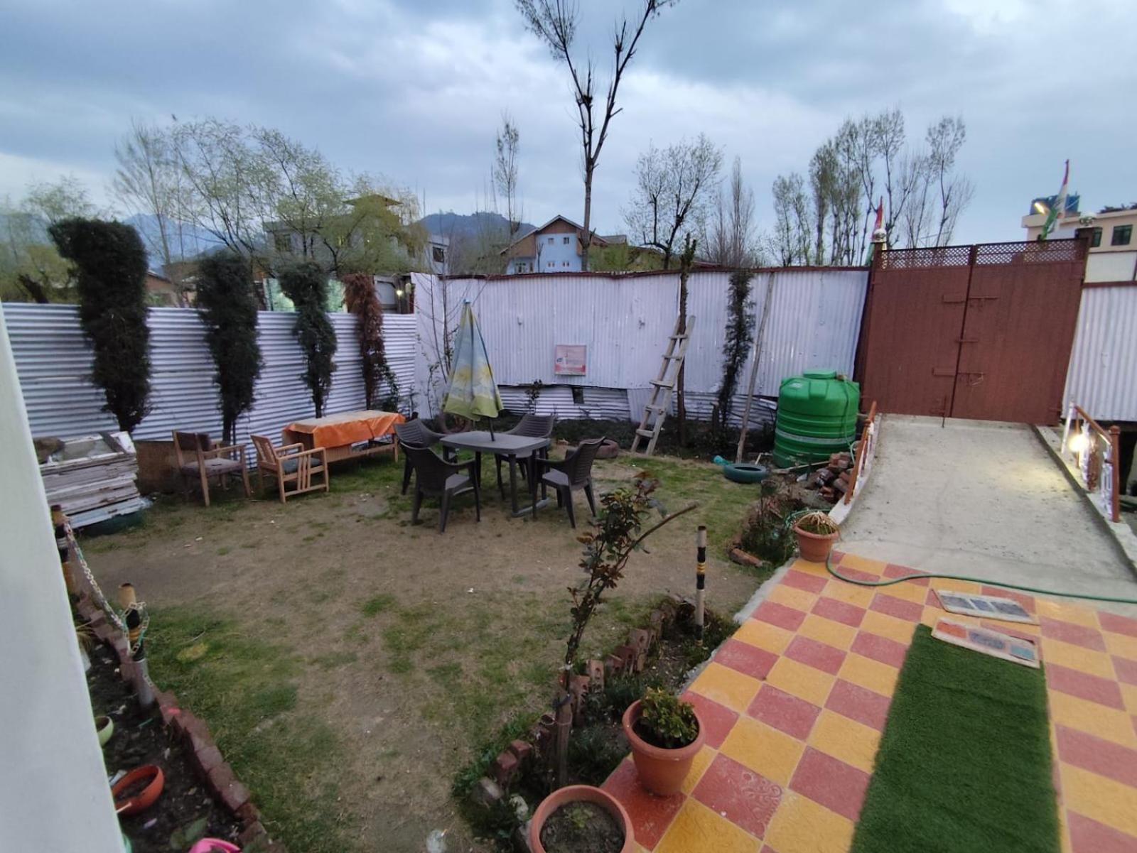 Hotel New Heaven Canal Srīnagar Exterior foto